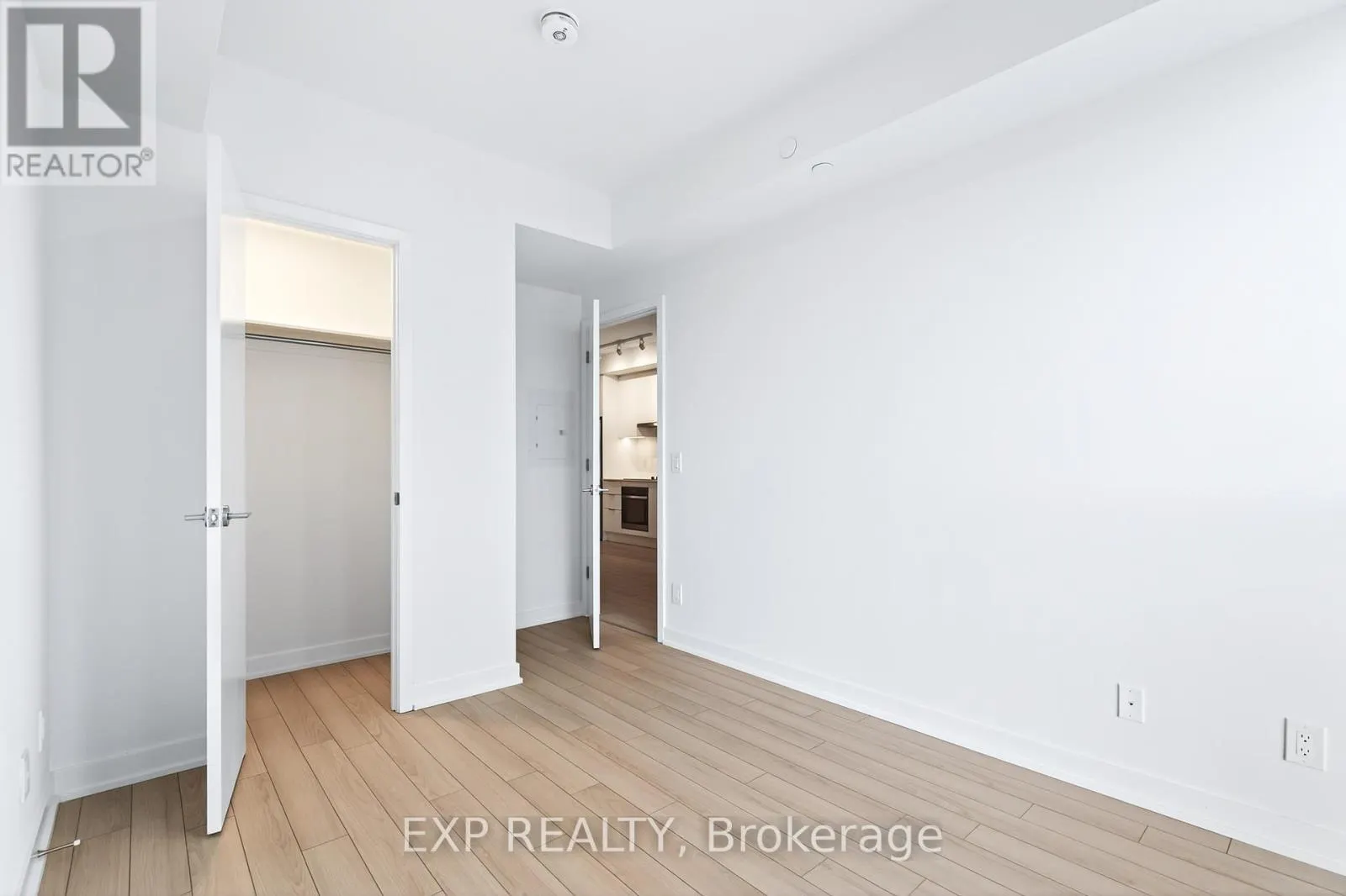 602 - 3071 TRAFALGAR ROAD