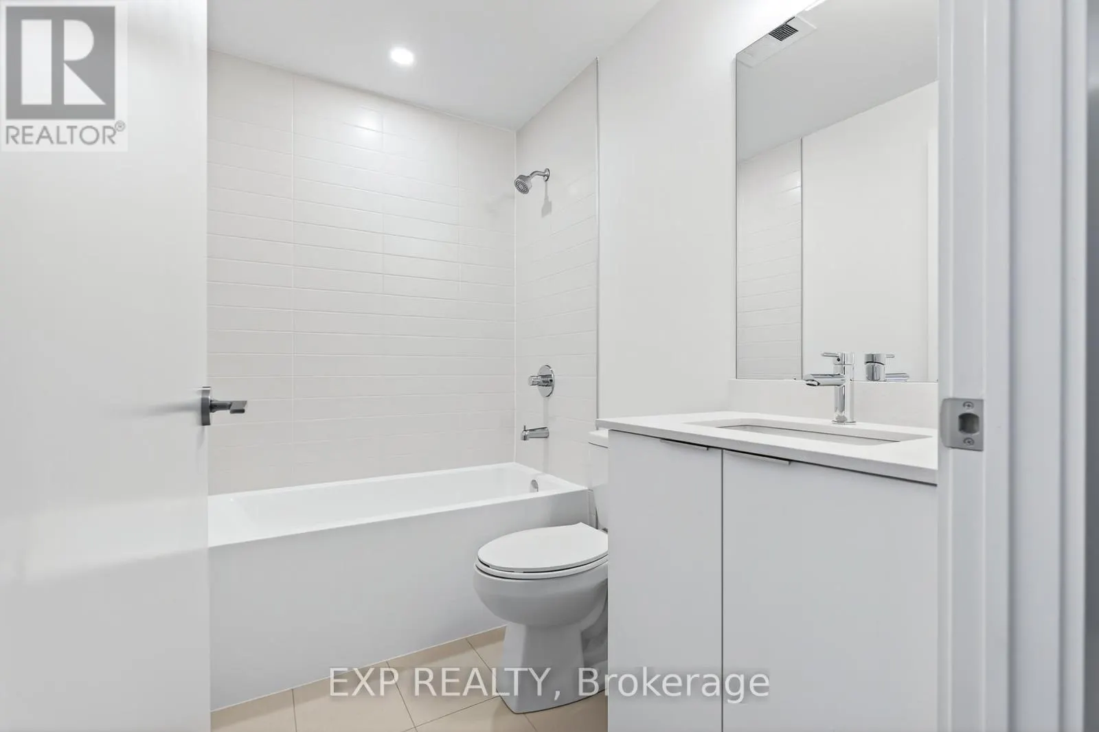 602 - 3071 TRAFALGAR ROAD