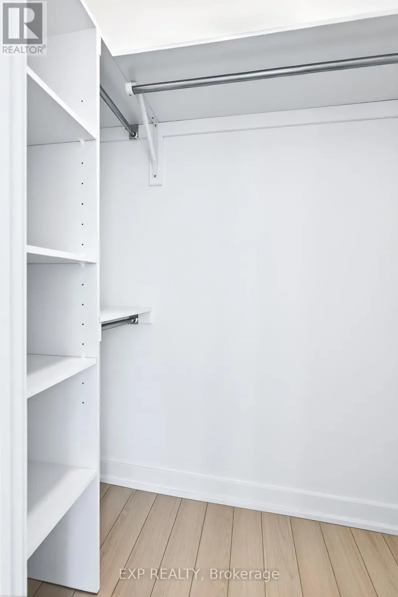 602 - 3071 TRAFALGAR ROAD