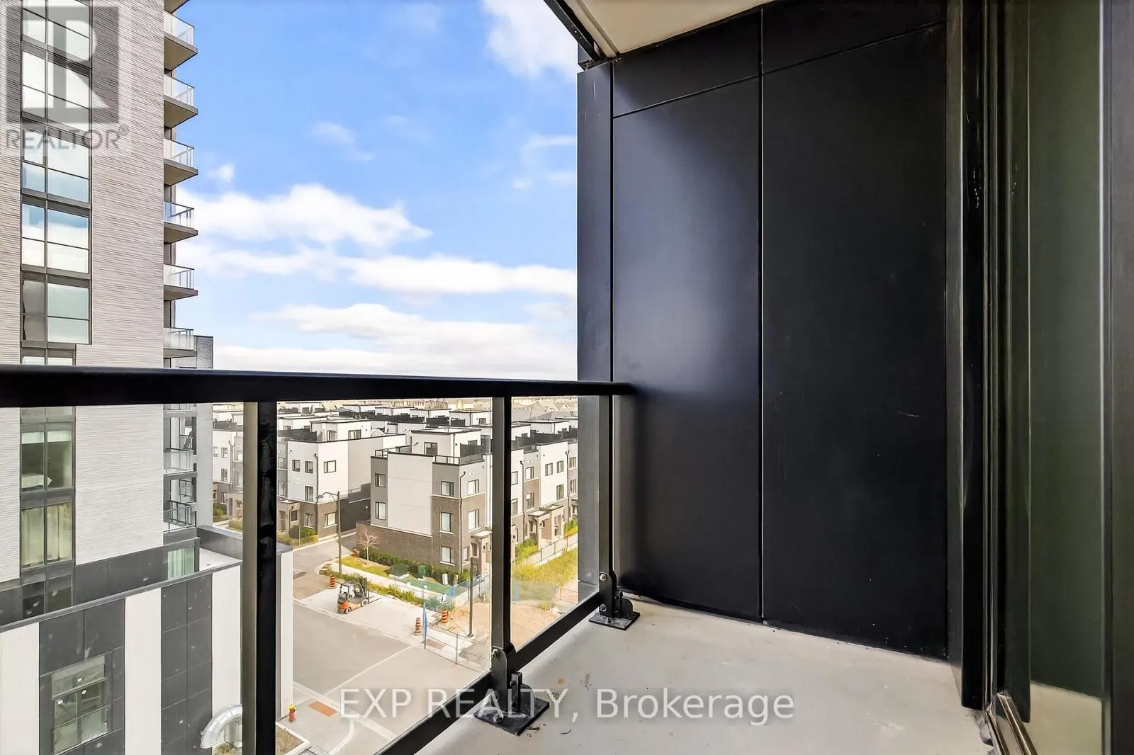 602 - 3071 TRAFALGAR ROAD