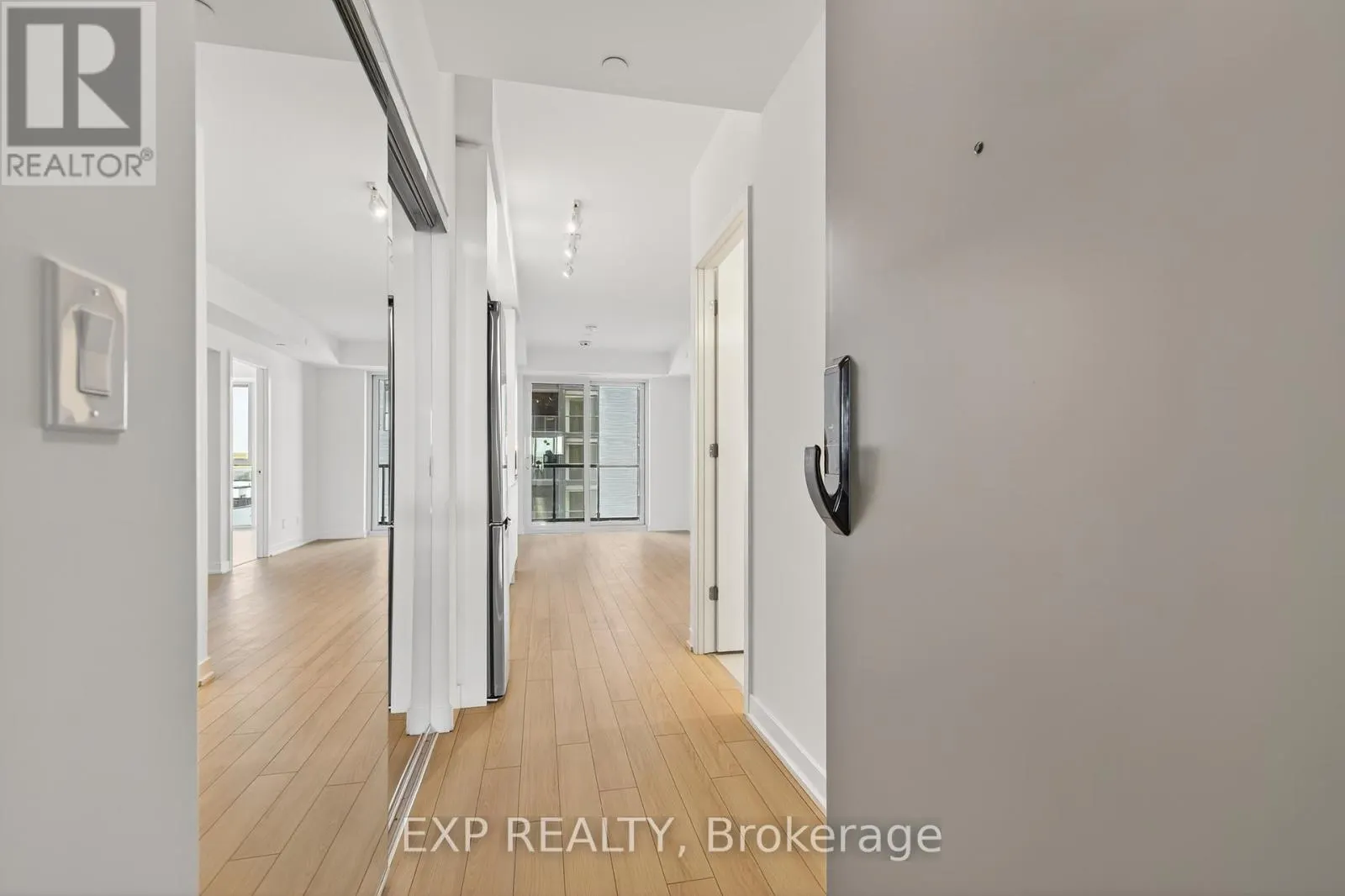 602 - 3071 TRAFALGAR ROAD