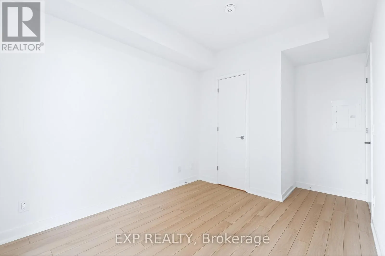 602 - 3071 TRAFALGAR ROAD