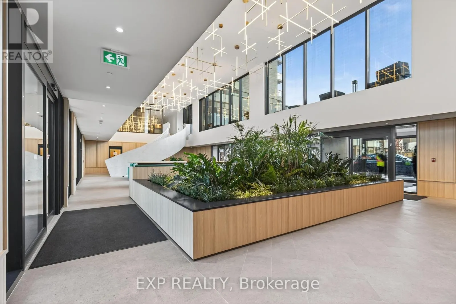 602 - 3071 TRAFALGAR ROAD