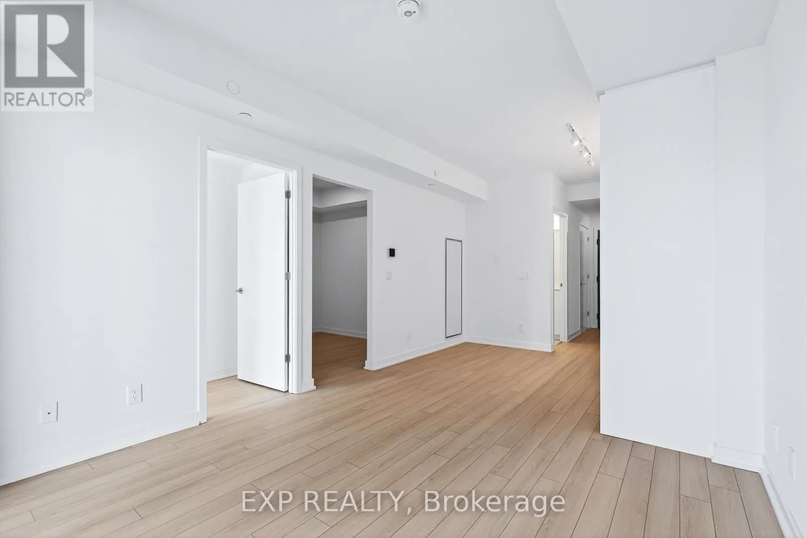 602 - 3071 TRAFALGAR ROAD