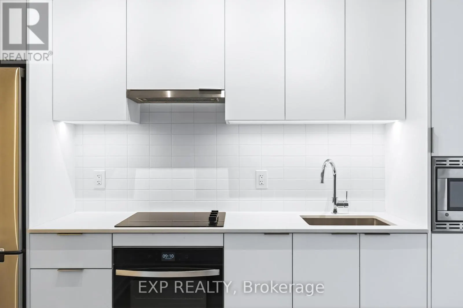 602 - 3071 TRAFALGAR ROAD