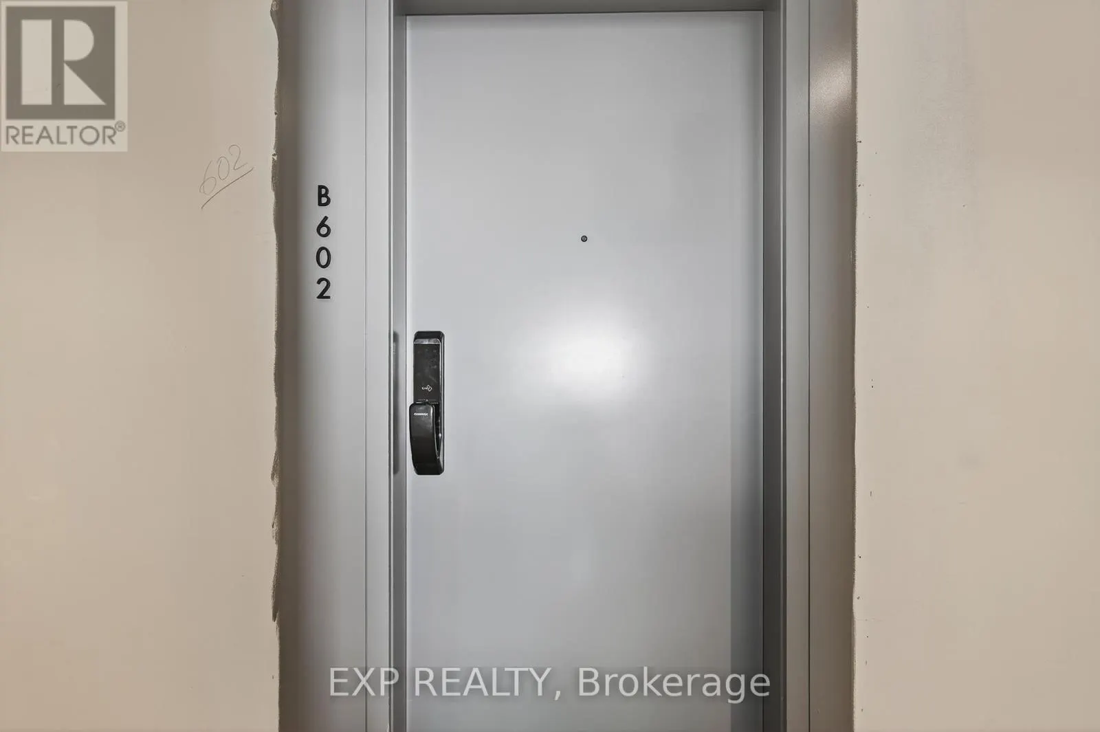 602 - 3071 TRAFALGAR ROAD