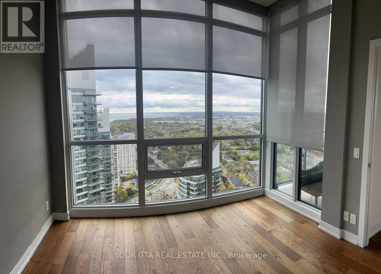 PH05 - 2212 LAKE SHORE BLVD W BOULEVARD