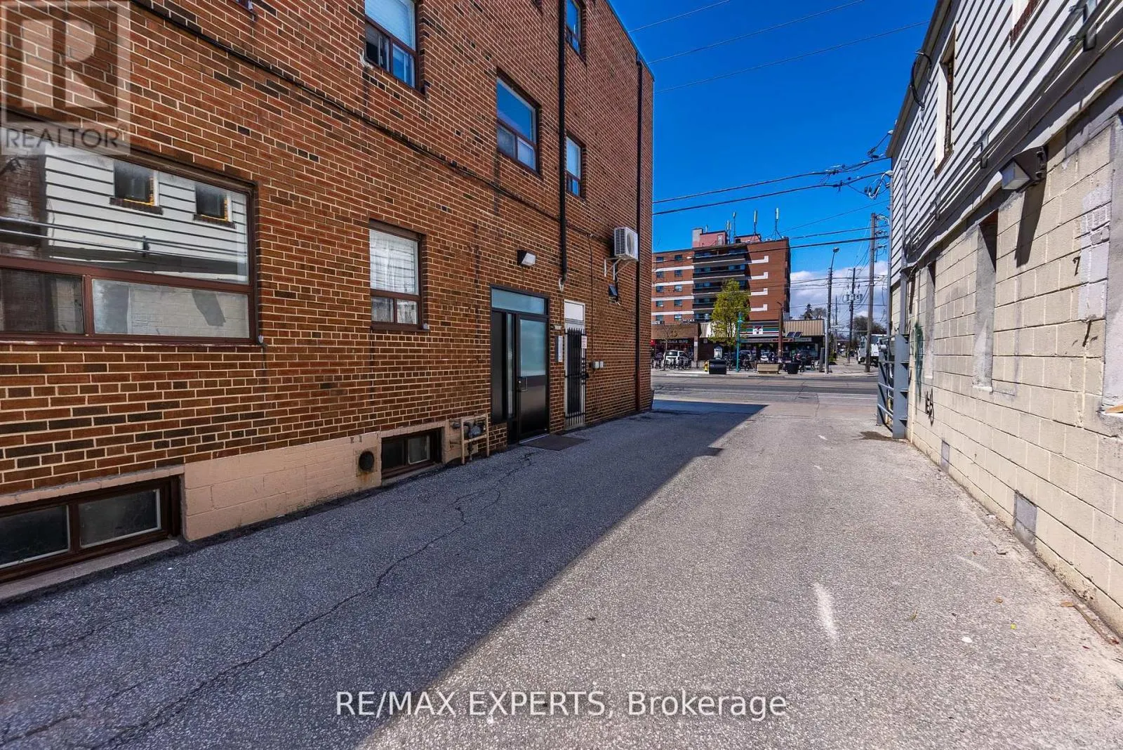 102 - 3261A LAKE SHORE BOULEVARD W