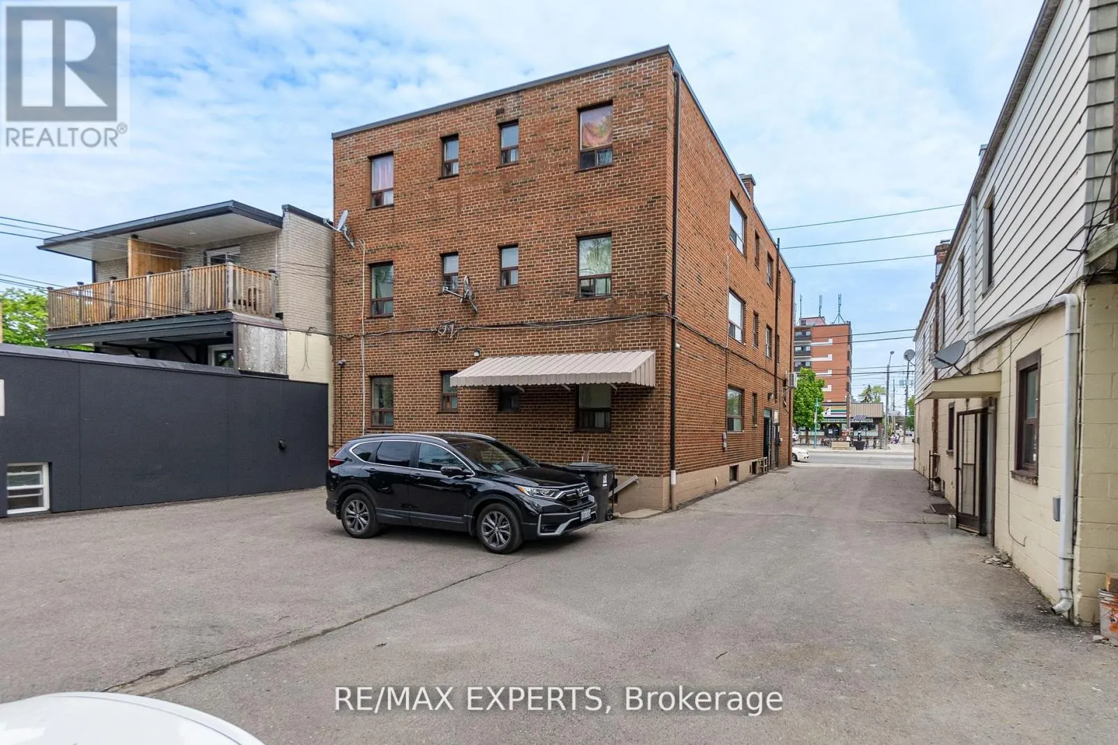 102 - 3261A LAKE SHORE BOULEVARD W