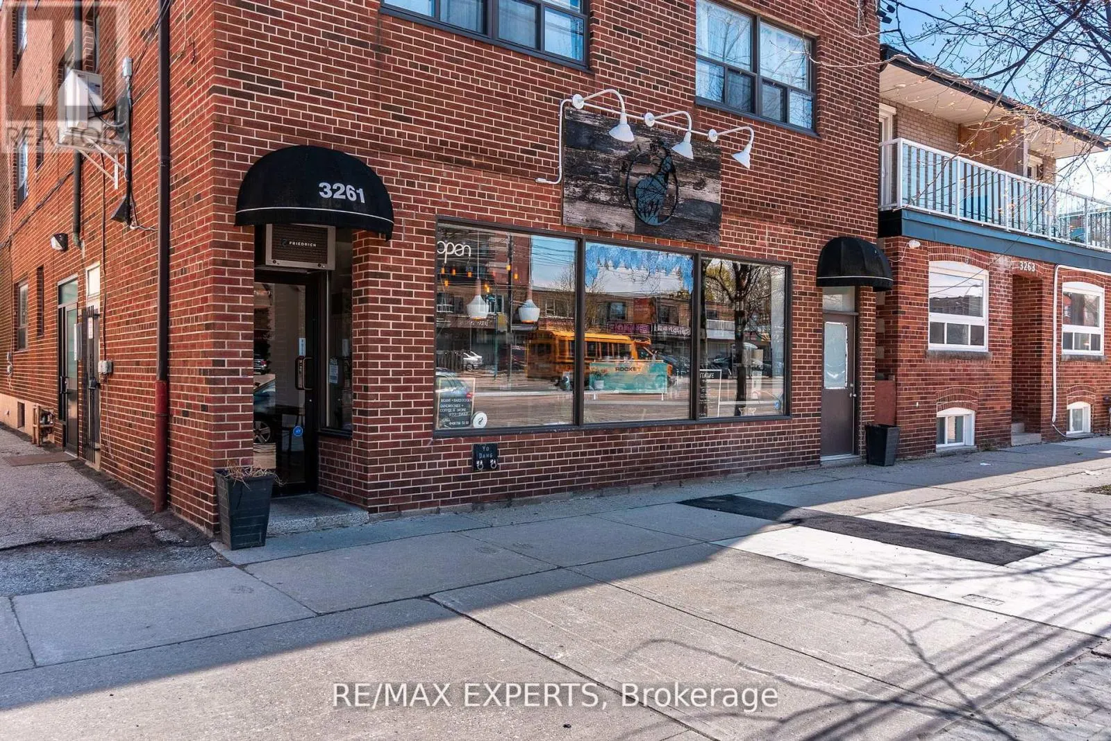 102 - 3261A LAKE SHORE BOULEVARD W