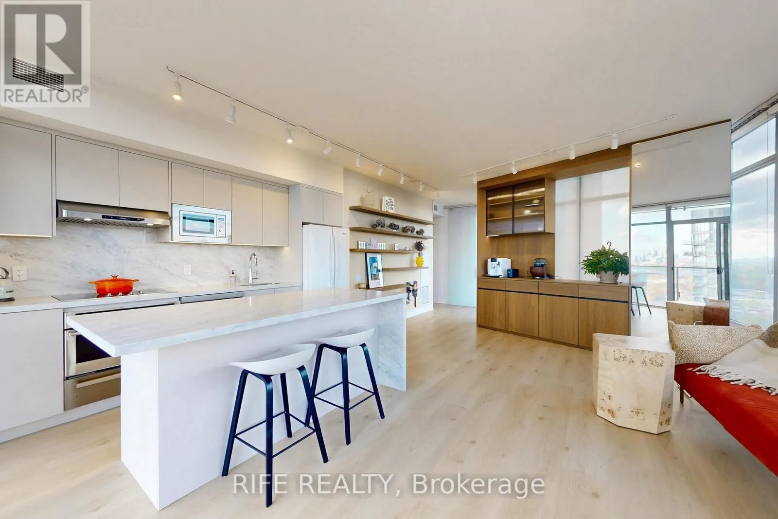 2512 - 103 THE QUEENSWAY AVENUE