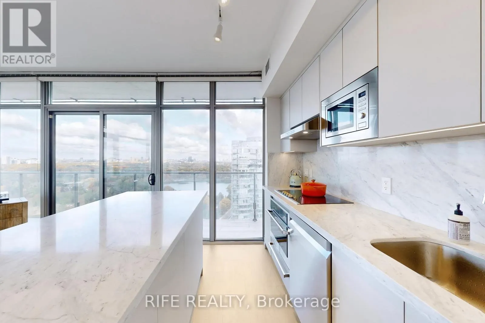 2512 - 103 THE QUEENSWAY AVENUE