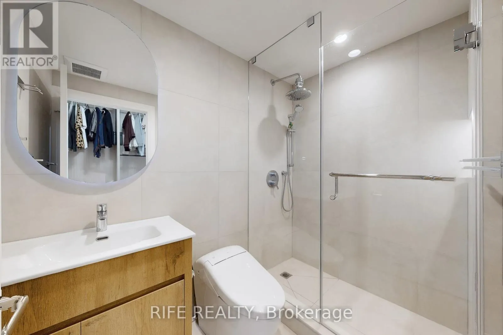 2512 - 103 THE QUEENSWAY AVENUE