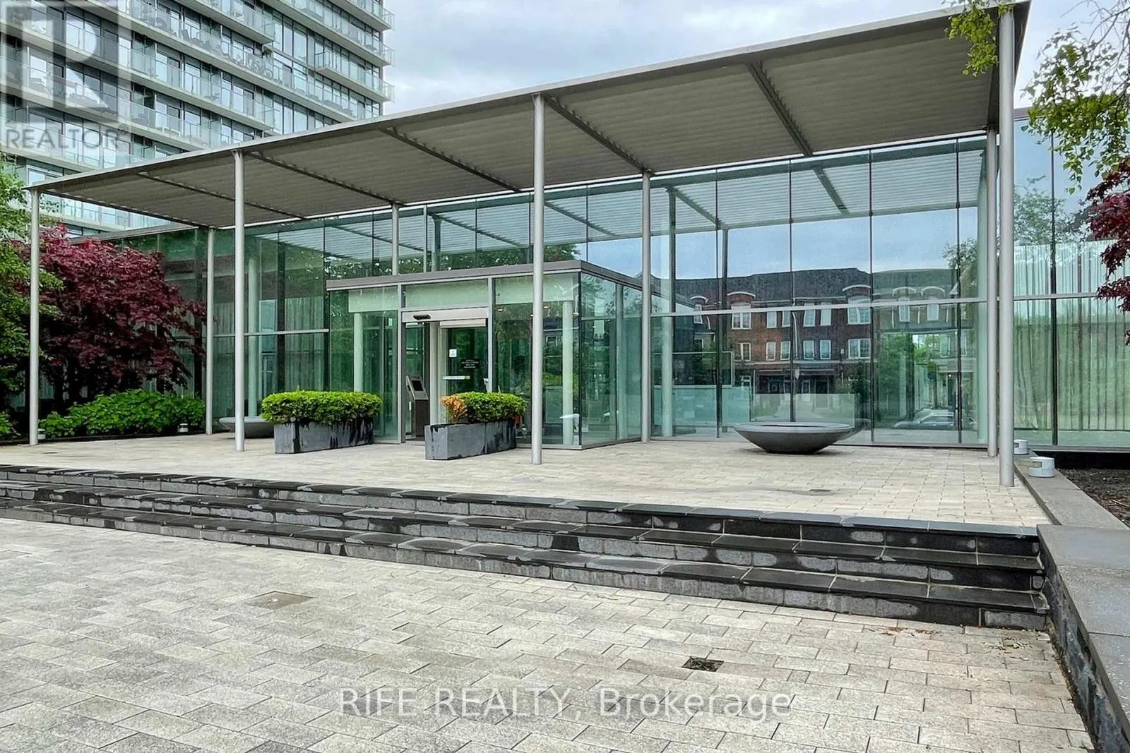 2512 - 103 THE QUEENSWAY AVENUE