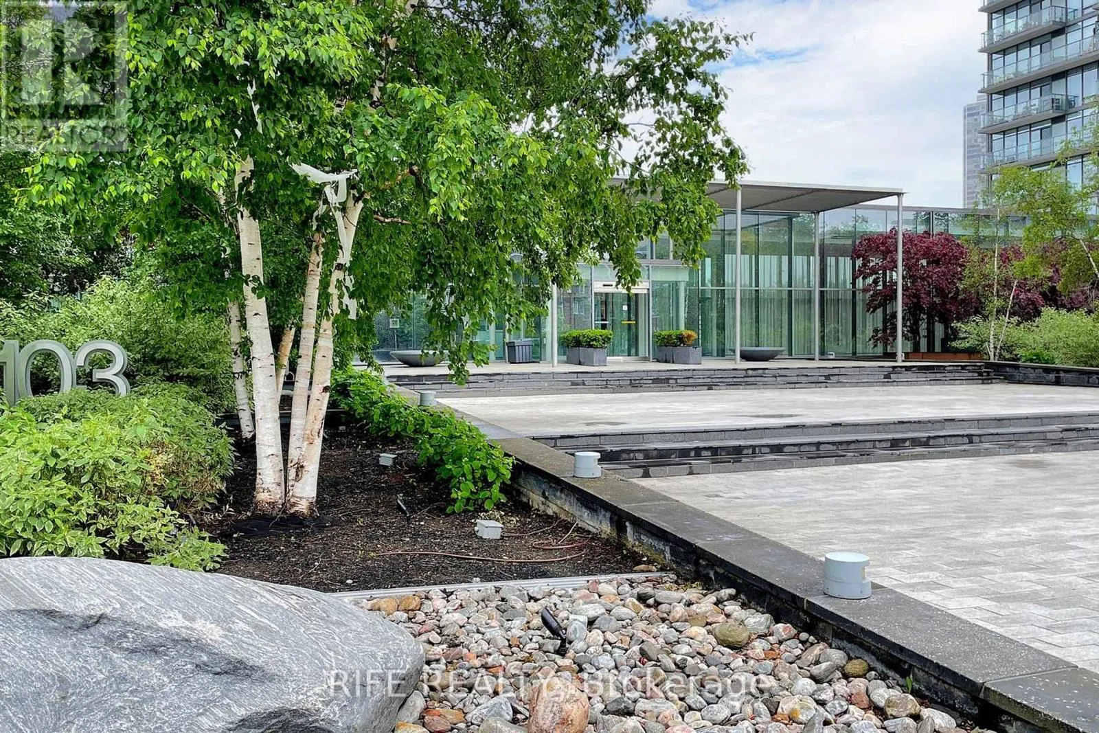 2512 - 103 THE QUEENSWAY AVENUE