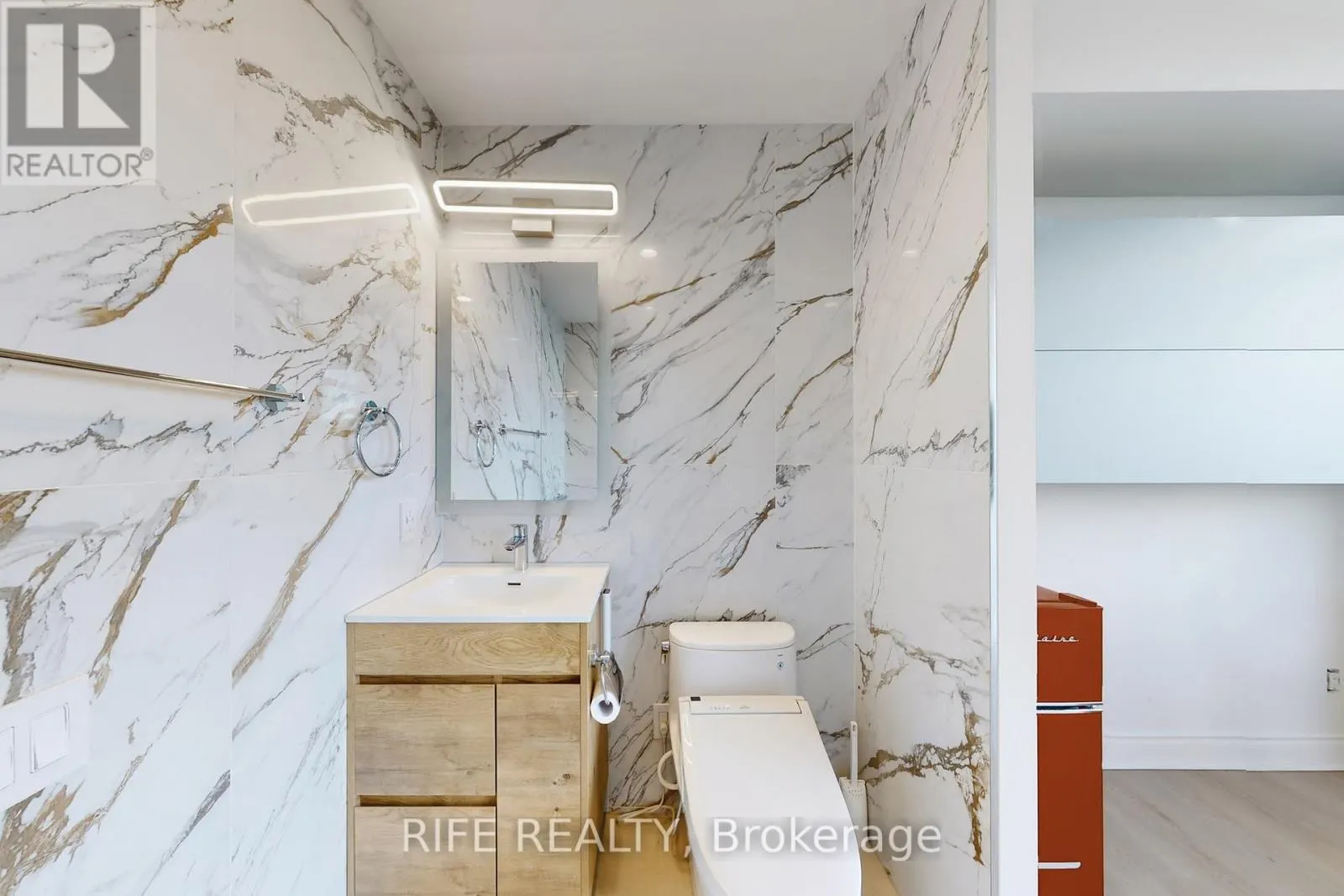 2512 - 103 THE QUEENSWAY AVENUE