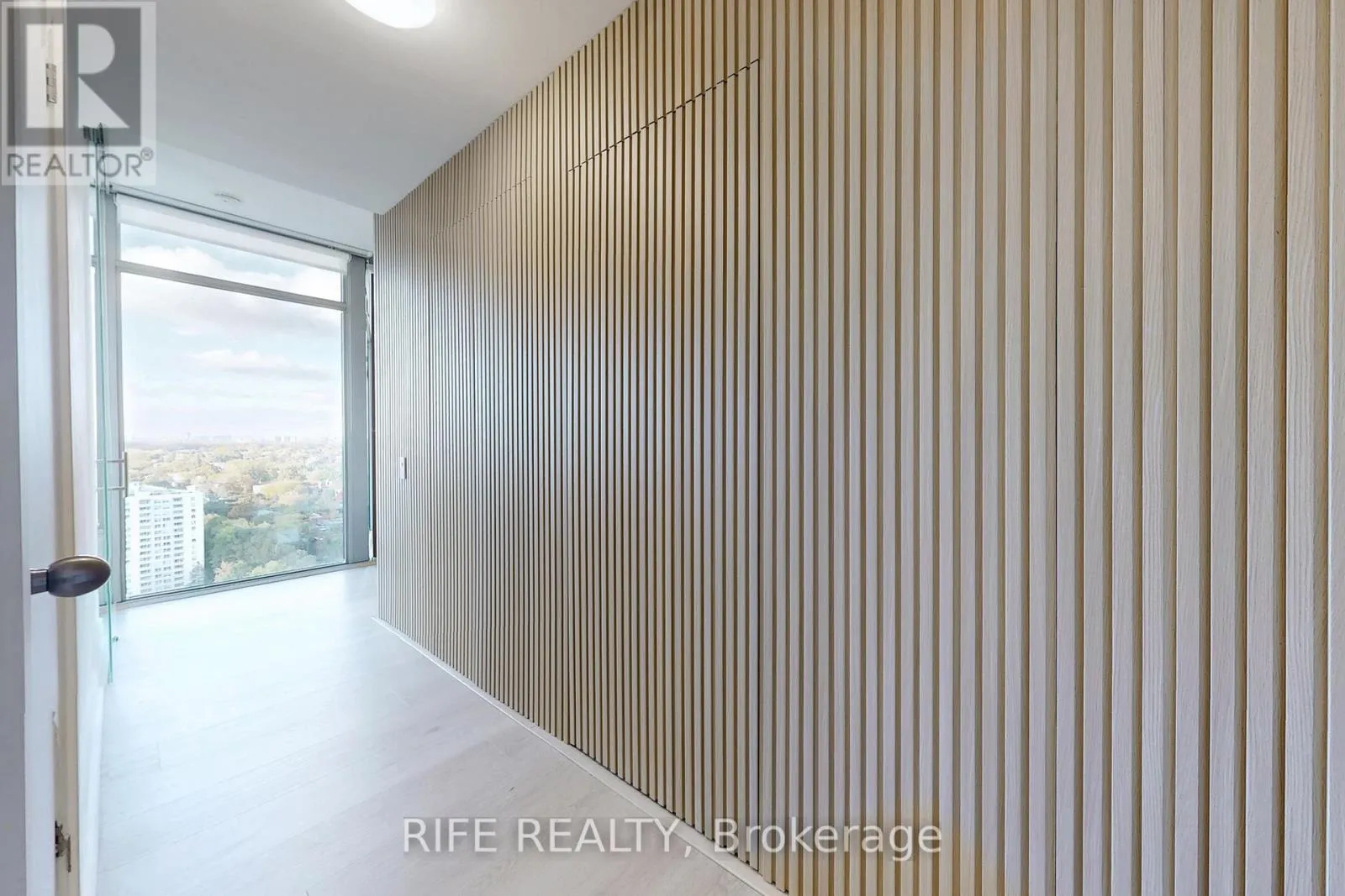 2512 - 103 THE QUEENSWAY AVENUE