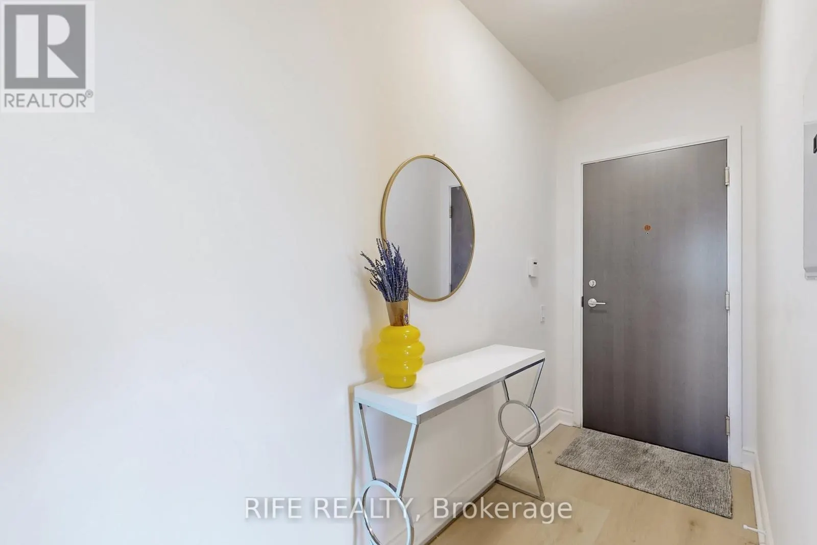 2512 - 103 THE QUEENSWAY AVENUE