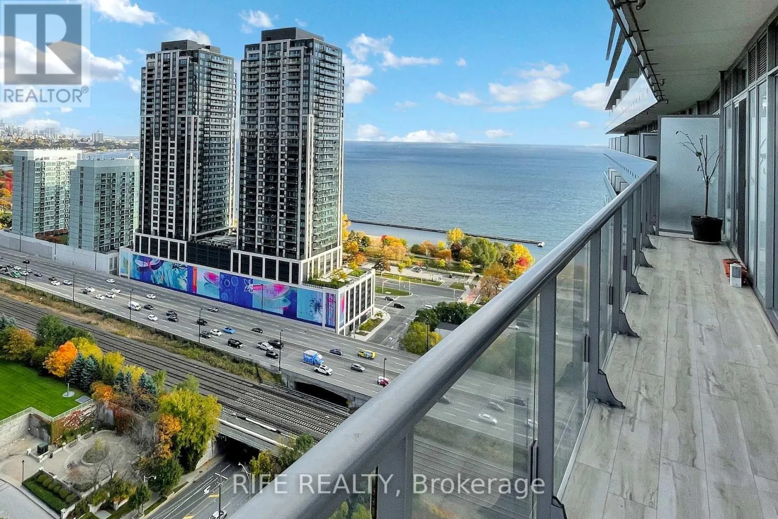 2512 - 103 THE QUEENSWAY AVENUE