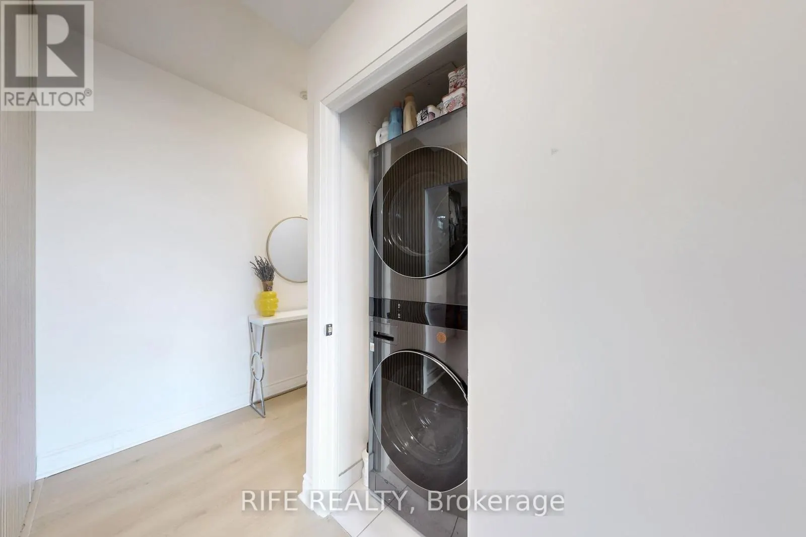 2512 - 103 THE QUEENSWAY AVENUE