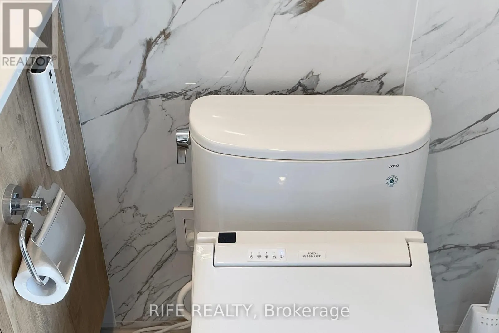 2512 - 103 THE QUEENSWAY AVENUE