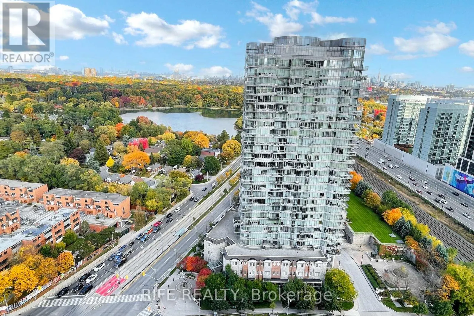 2512 - 103 THE QUEENSWAY AVENUE