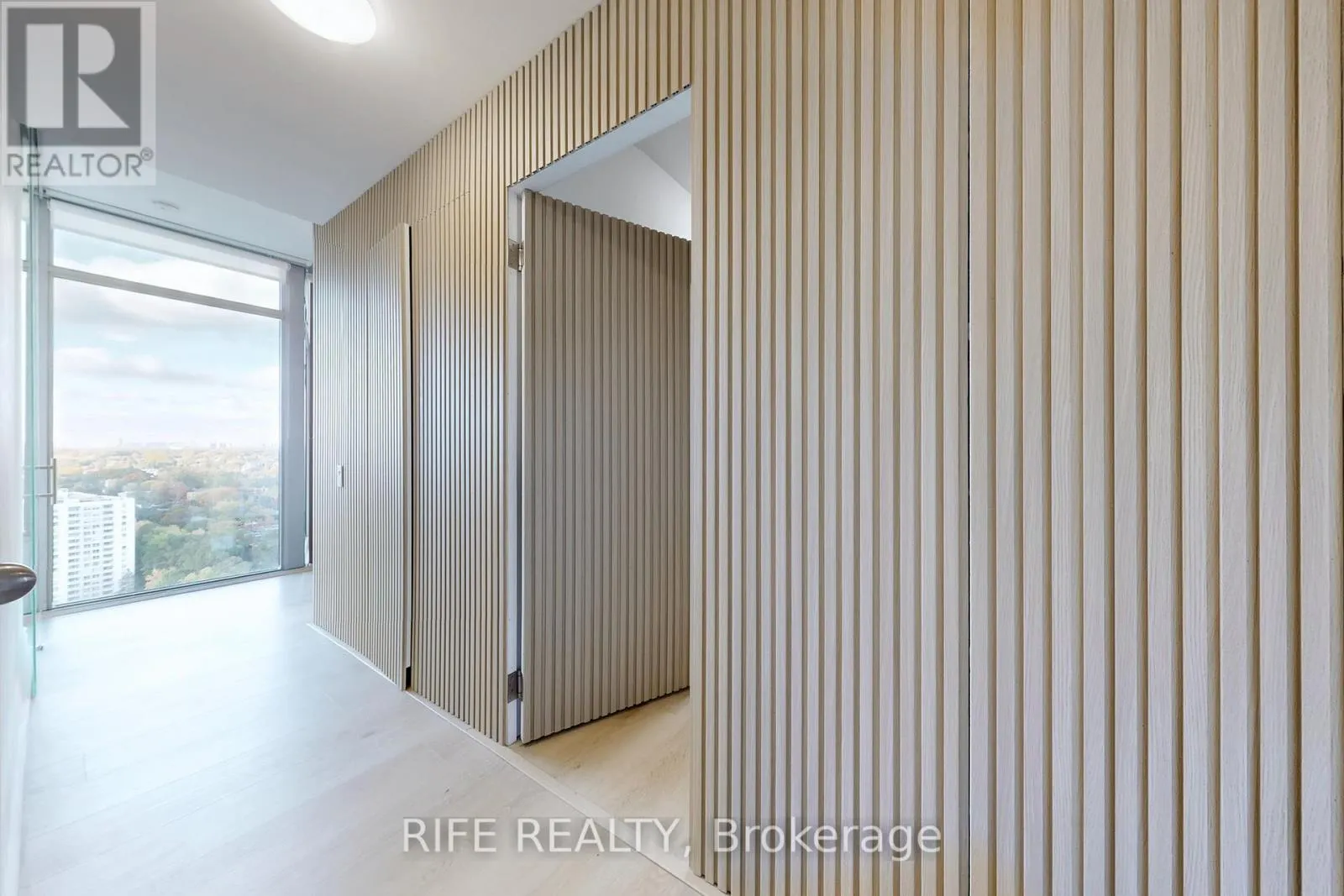 2512 - 103 THE QUEENSWAY AVENUE