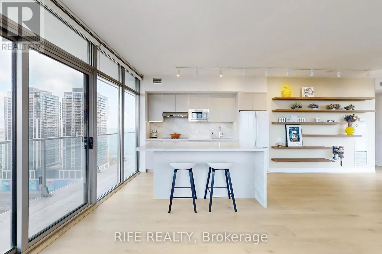 2512 - 103 THE QUEENSWAY AVENUE