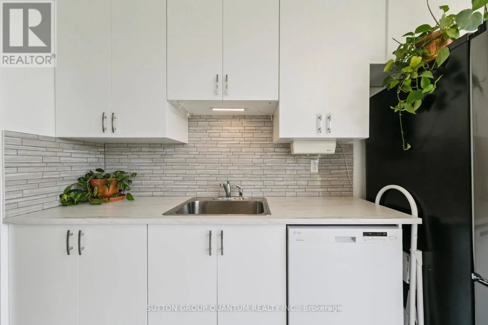 611 - 1110 WALDEN CIRCLE