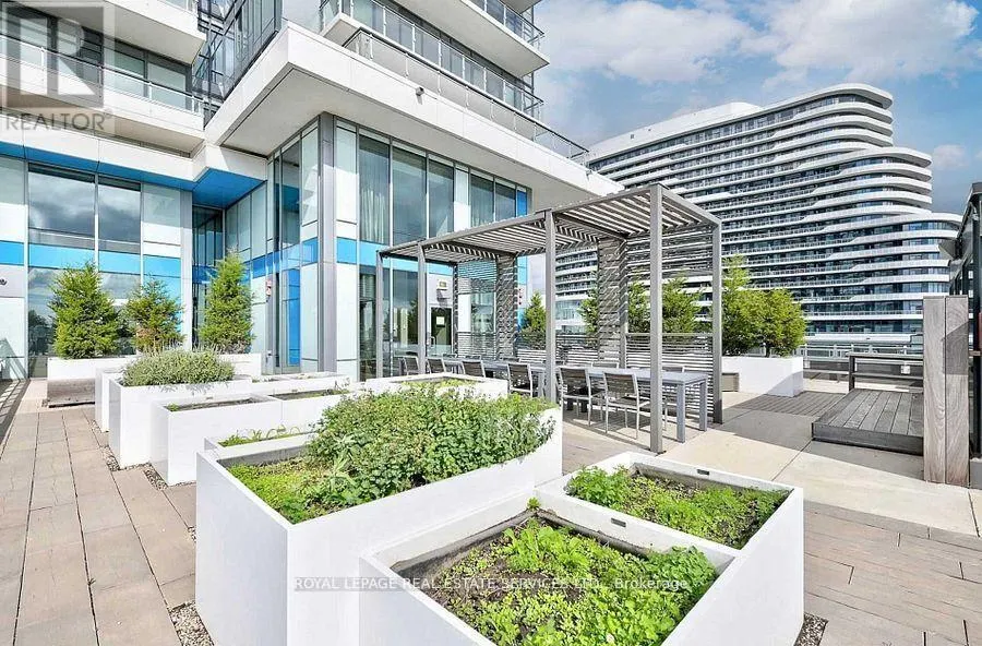 1008 - 2560 EGLINTON AVENUE W