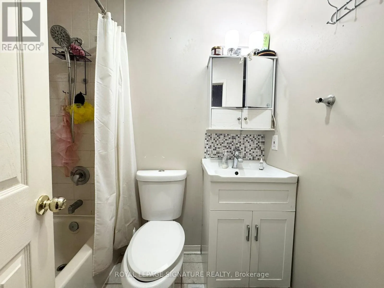 UPPER - 13 SOUTHWELL PLACE