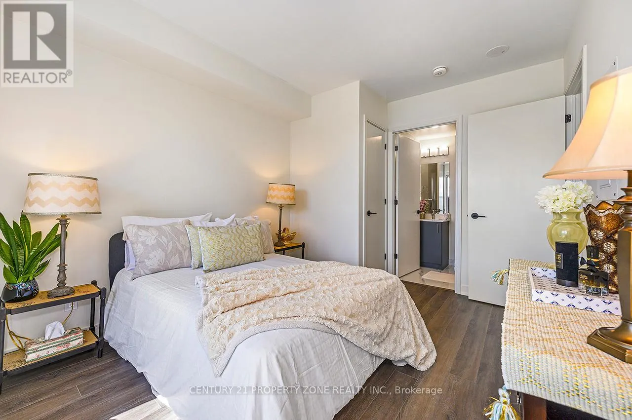 TH 105 - 8010 DERRY ROAD W