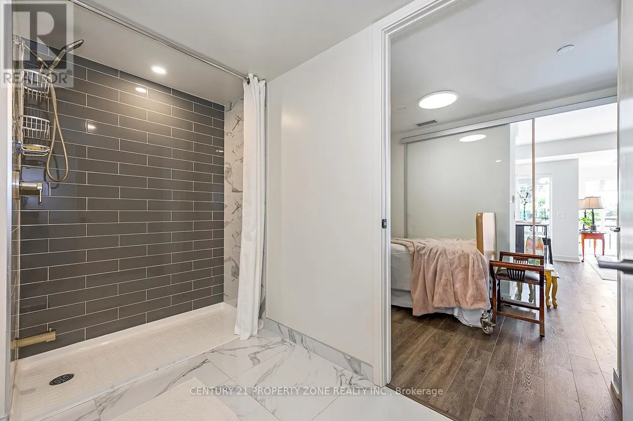 TH 105 - 8010 DERRY ROAD W