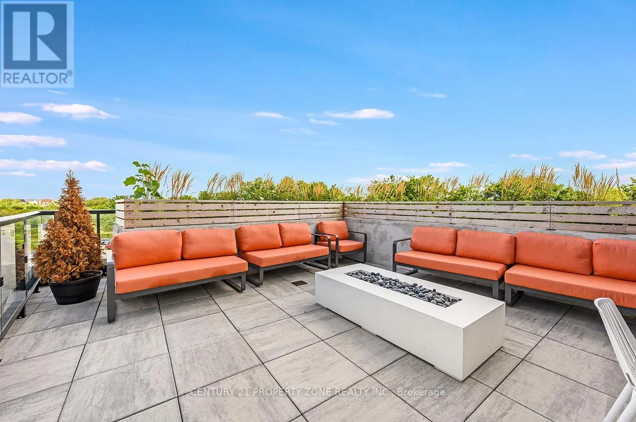 TH 105 - 8010 DERRY ROAD W