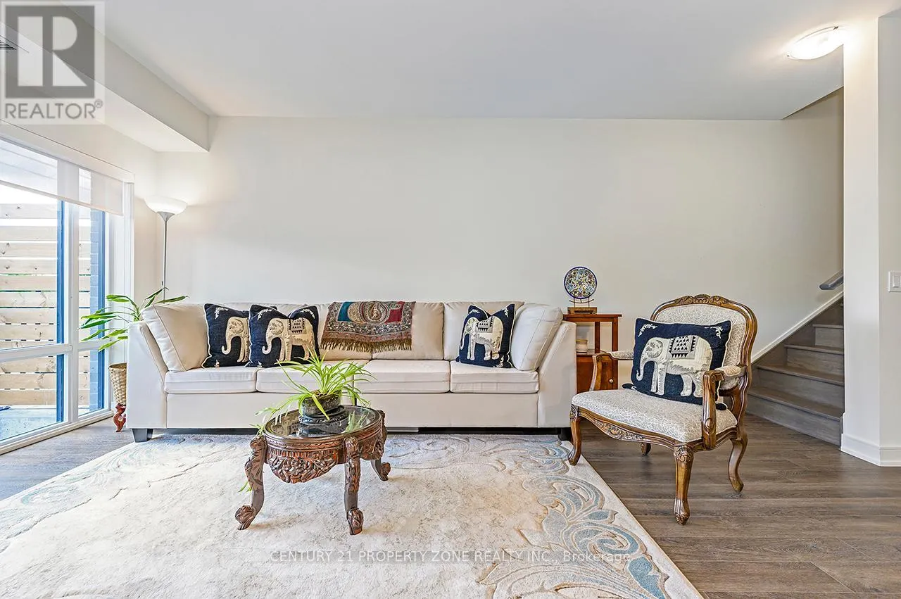 TH 105 - 8010 DERRY ROAD W