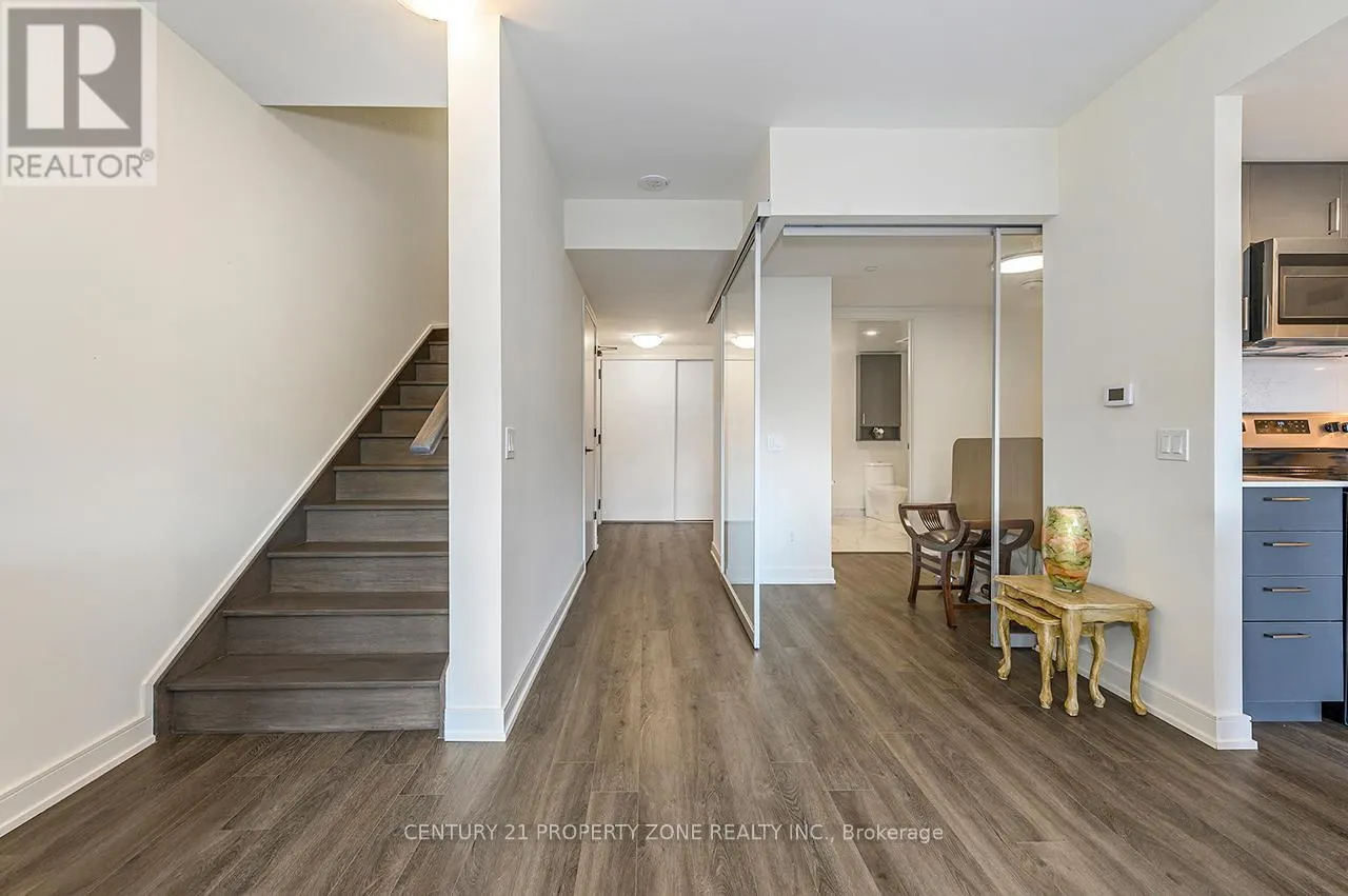 TH 105 - 8010 DERRY ROAD W