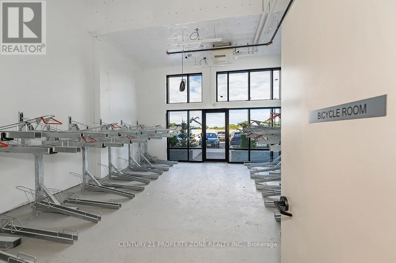 TH 105 - 8010 DERRY ROAD W