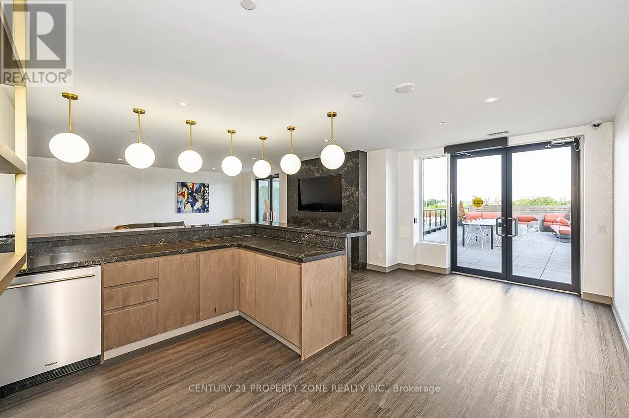 TH 105 - 8010 DERRY ROAD W