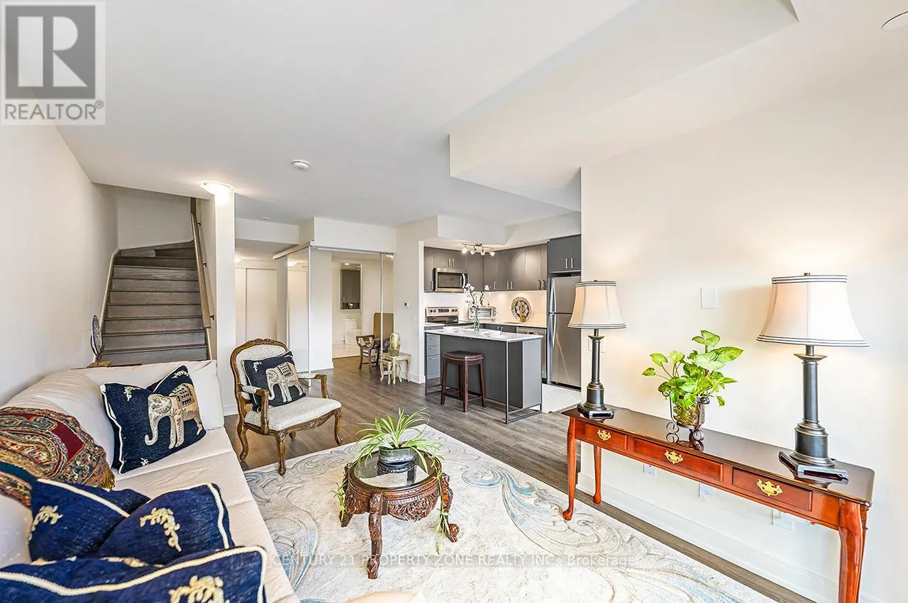 TH 105 - 8010 DERRY ROAD W