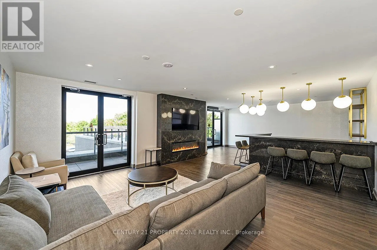 TH 105 - 8010 DERRY ROAD W