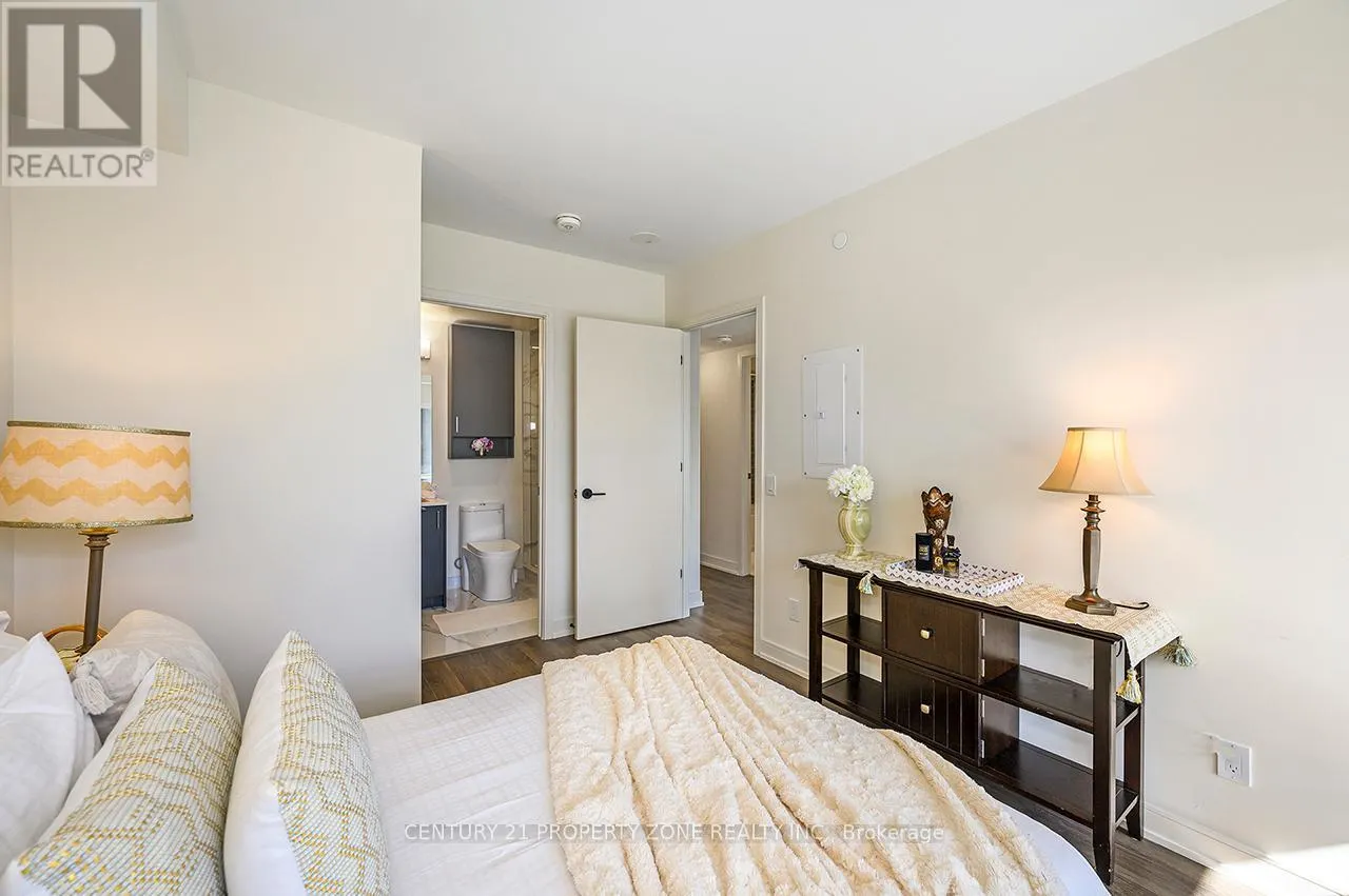 TH 105 - 8010 DERRY ROAD W