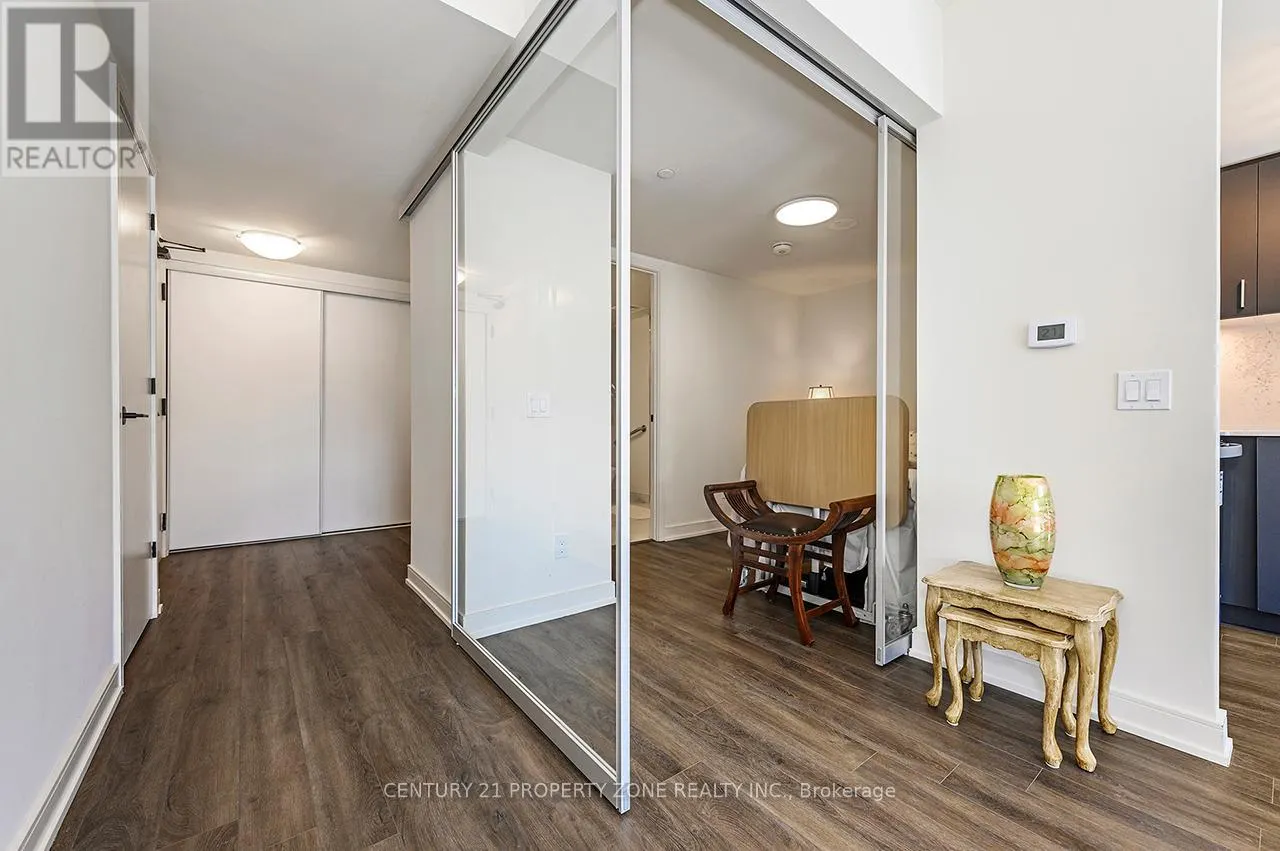 TH 105 - 8010 DERRY ROAD W