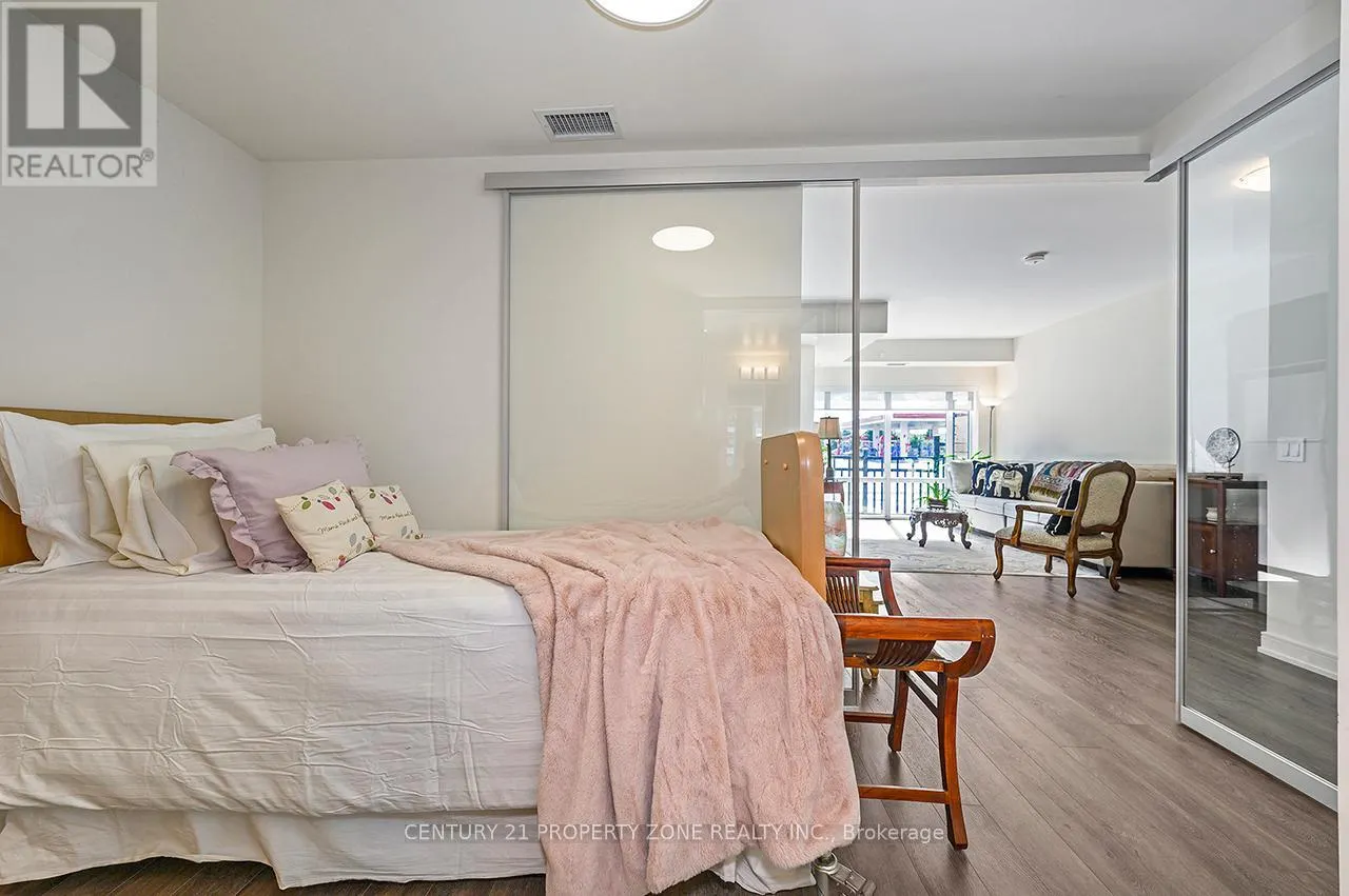 TH 105 - 8010 DERRY ROAD W