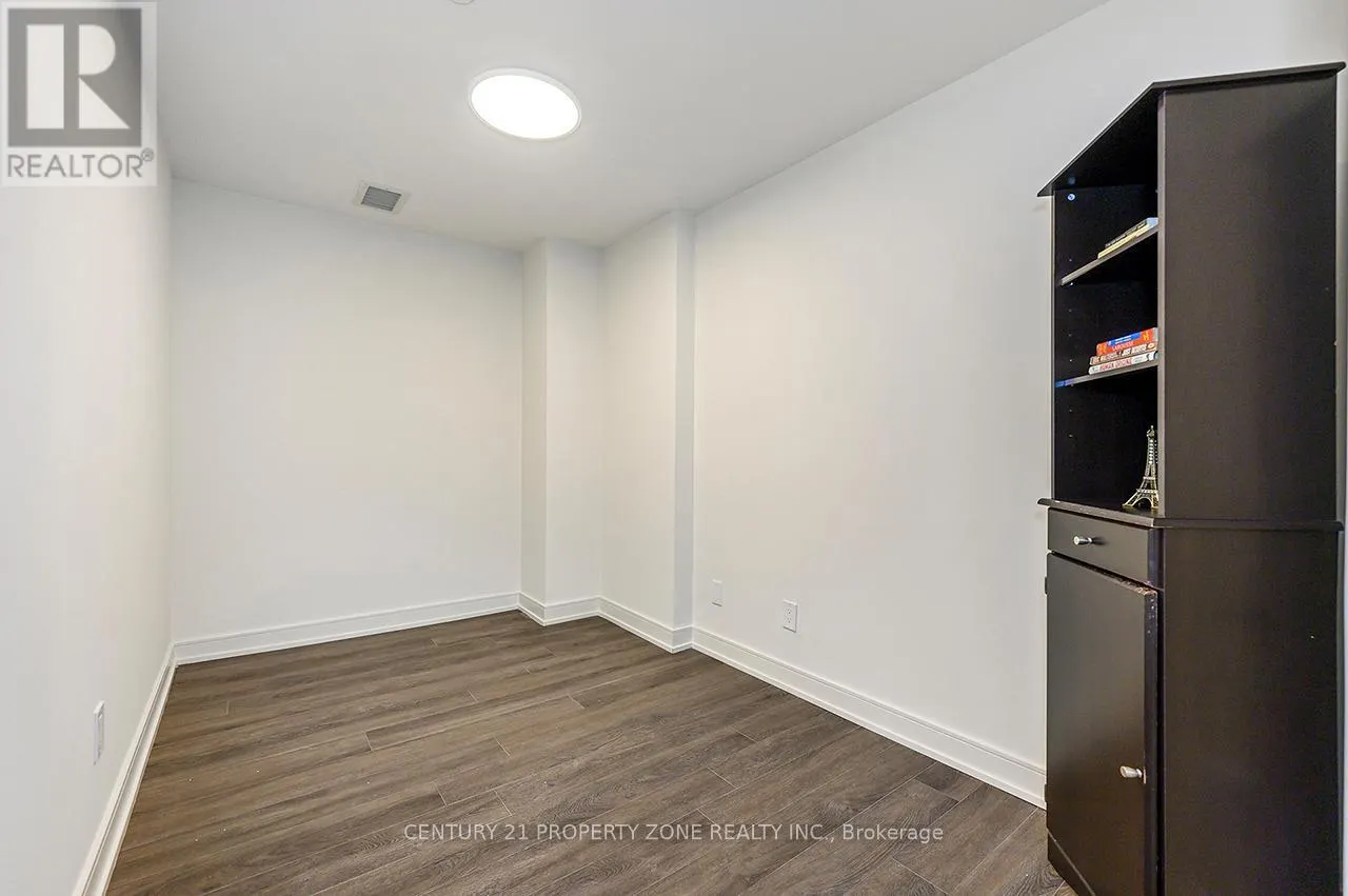 TH 105 - 8010 DERRY ROAD W