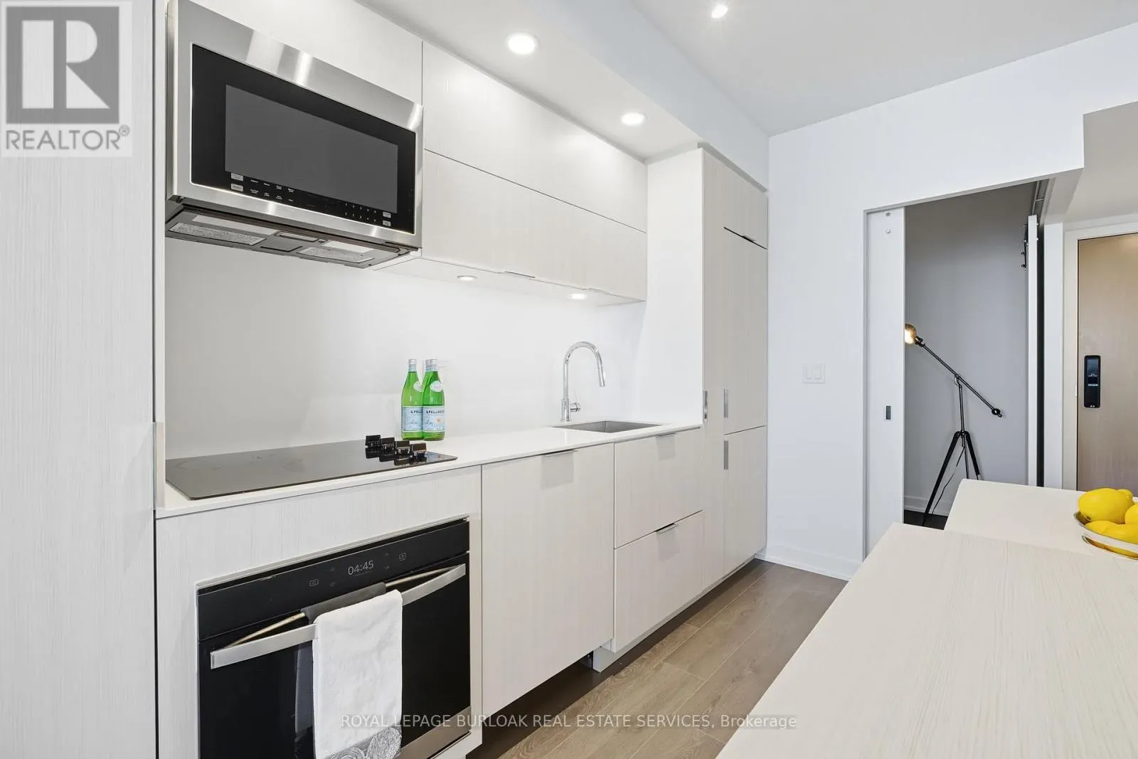 1805 - 370 MARTHA STREET