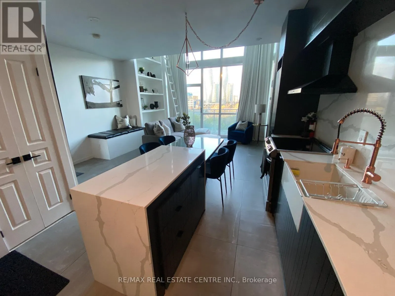 503 - 220 BURNHAMTHORPE ROAD W