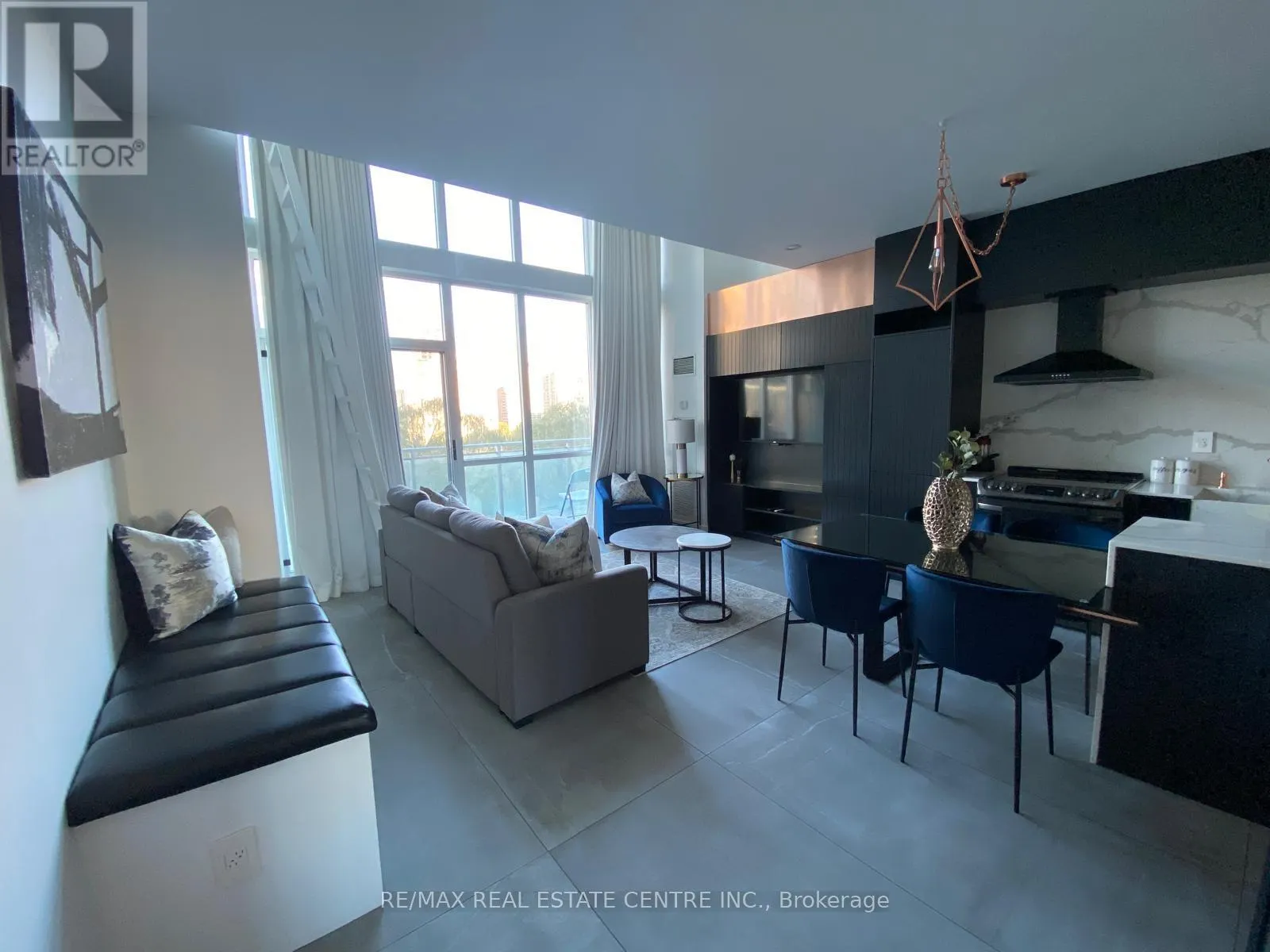 503 - 220 BURNHAMTHORPE ROAD W