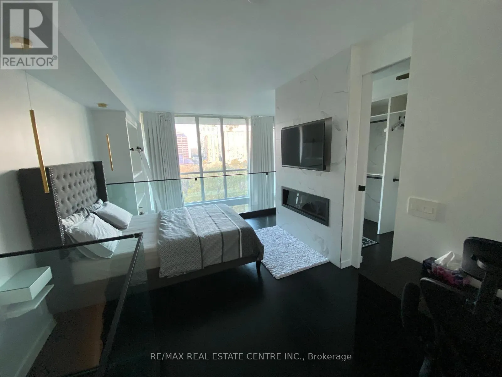 503 - 220 BURNHAMTHORPE ROAD W