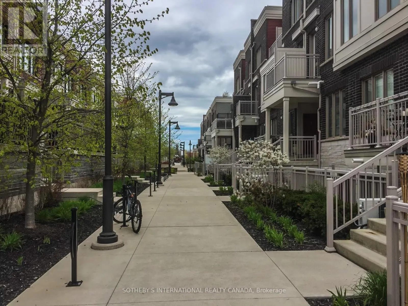 10-4 - 90 EASTWOOD PARK GARDENS