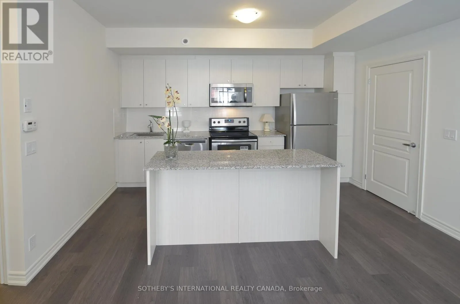 10-4 - 90 EASTWOOD PARK GARDENS